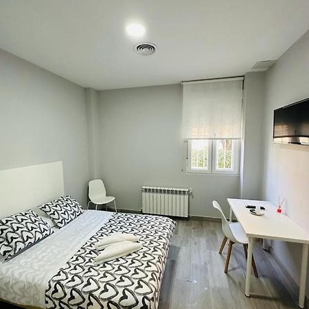 Hospedaje Cuatro Vientos Madrid Dış mekan fotoğraf