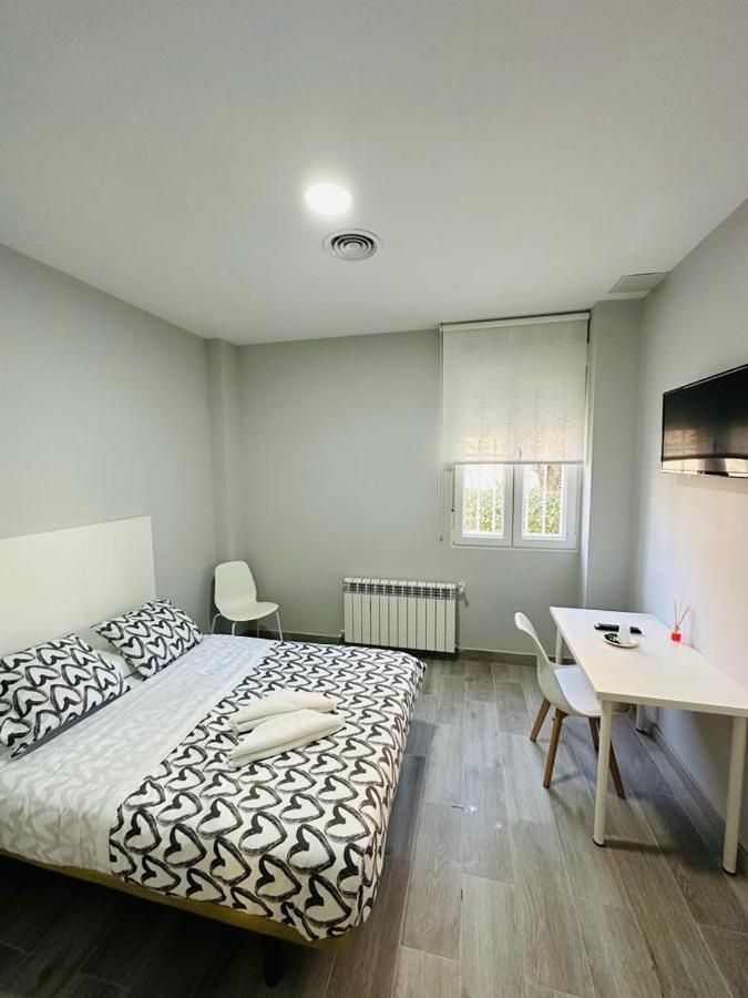 Hospedaje Cuatro Vientos Madrid Dış mekan fotoğraf