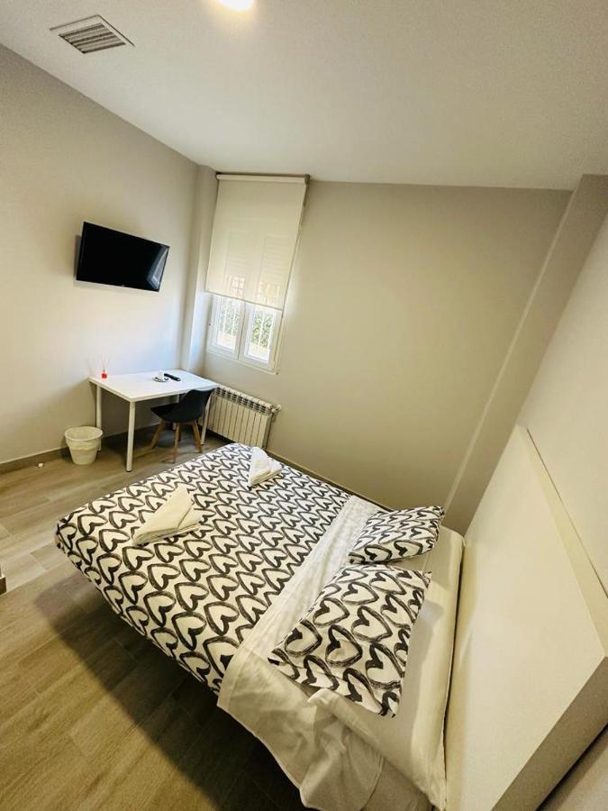 Hospedaje Cuatro Vientos Madrid Dış mekan fotoğraf