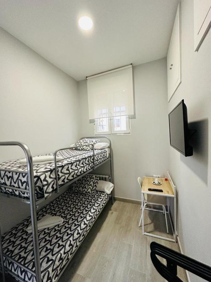 Hospedaje Cuatro Vientos Madrid Dış mekan fotoğraf