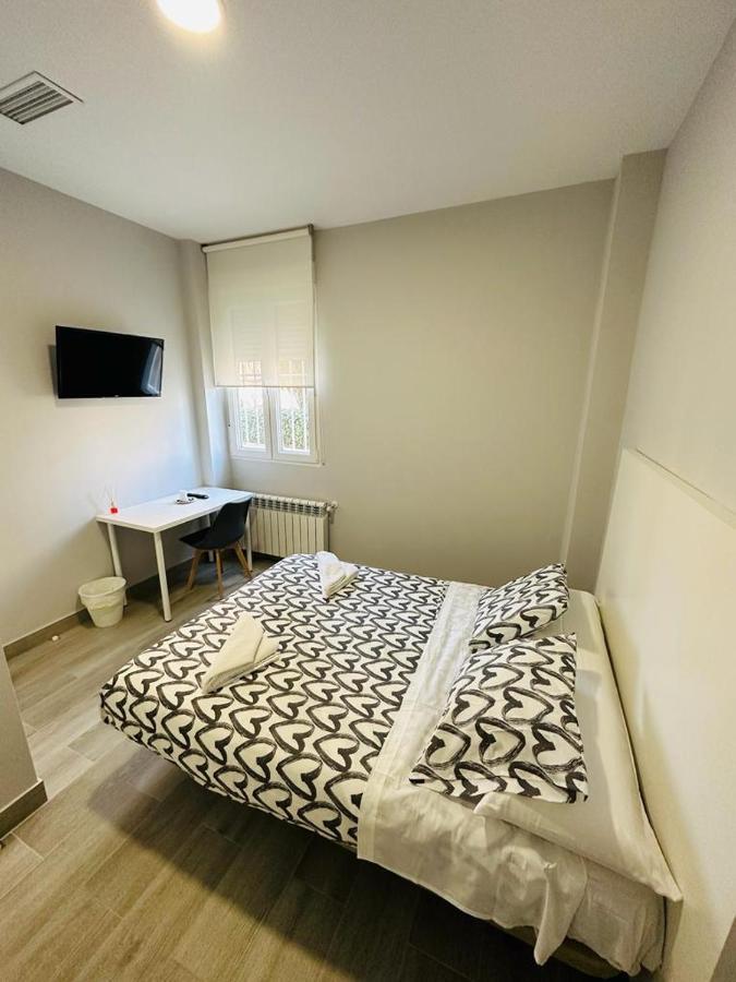 Hospedaje Cuatro Vientos Madrid Dış mekan fotoğraf