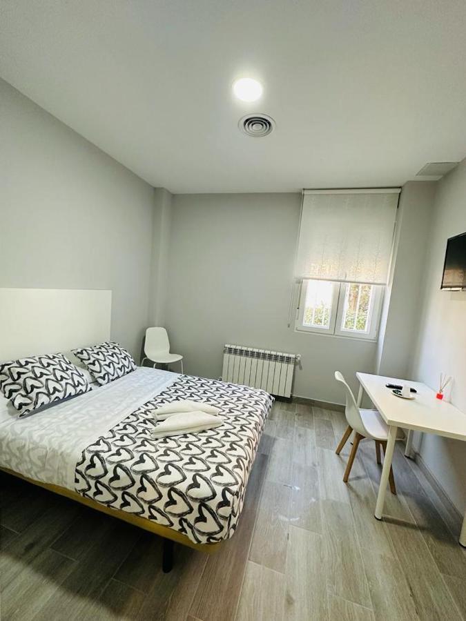 Hospedaje Cuatro Vientos Madrid Dış mekan fotoğraf