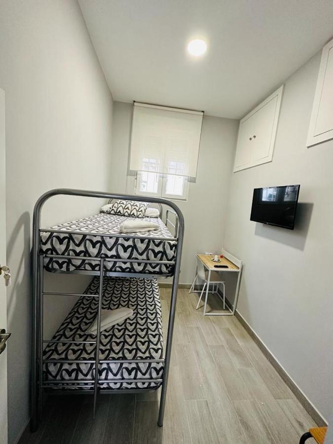 Hospedaje Cuatro Vientos Madrid Dış mekan fotoğraf