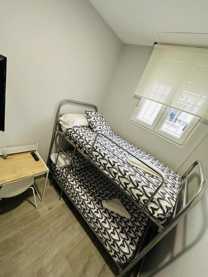 Hospedaje Cuatro Vientos Madrid Dış mekan fotoğraf