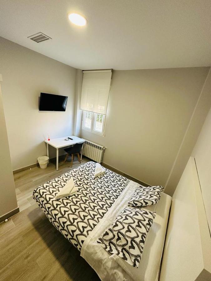 Hospedaje Cuatro Vientos Madrid Dış mekan fotoğraf