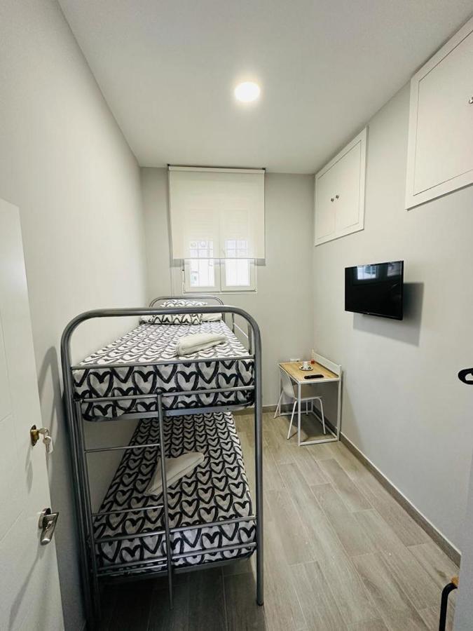 Hospedaje Cuatro Vientos Madrid Dış mekan fotoğraf