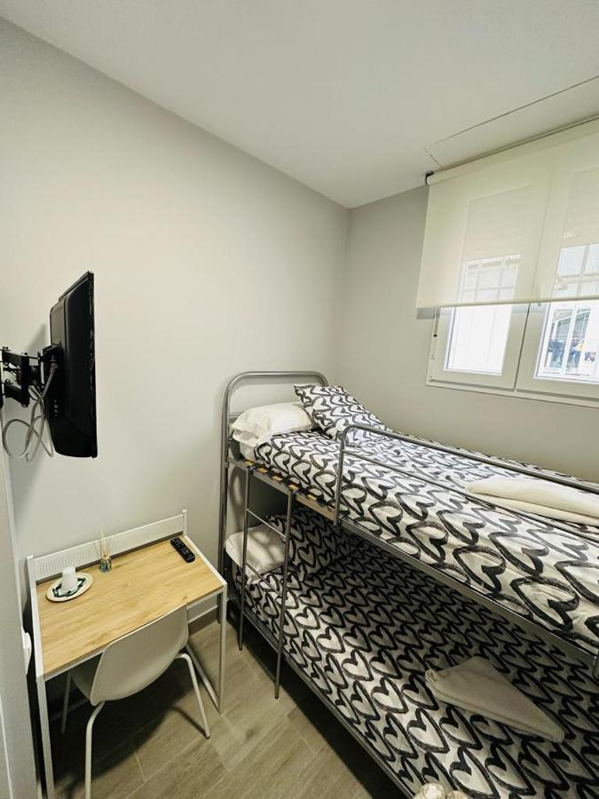 Hospedaje Cuatro Vientos Madrid Dış mekan fotoğraf